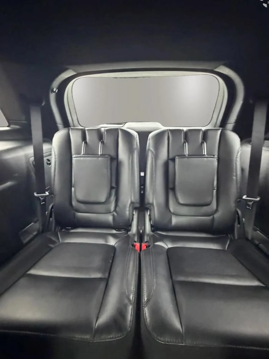 Used 2018 Ford Explorer XLT w/ Equipment Group 202A AWD/4WD image 13