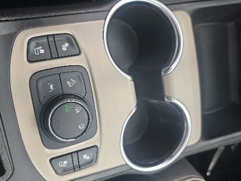 Used 2018 GMC Terrain Denali w/ Comfort Package AWD/4WD image 24