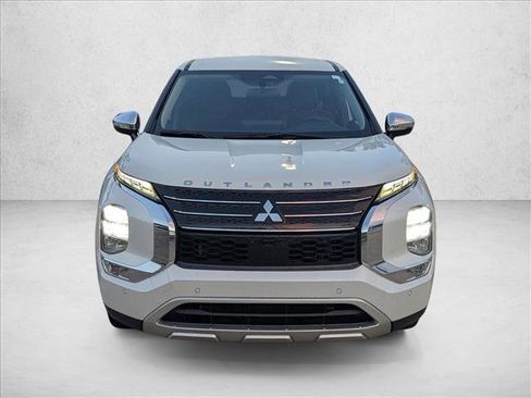 Used 2022 Mitsubishi Outlander SE FWD image 2