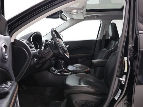 Used 2018 Jeep Compass Limited w/ Navigation Group AWD/4WD image 17