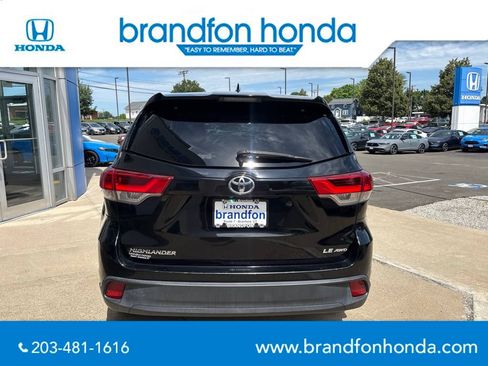 Used 2017 Toyota Highlander Plus AWD/4WD image 5