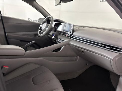 Used 2025 Hyundai Elantra SE FWD image 31
