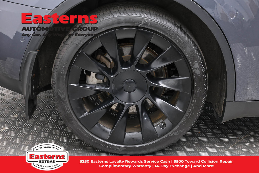Used 2022 Tesla Model Y Long Range AWD/4WD image 25
