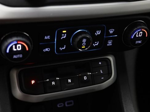 Used 2023 GMC Acadia SLE w/ Elevation Edition FWD image 10