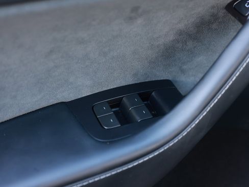 Used 2024 Tesla Model Y Performance image 54