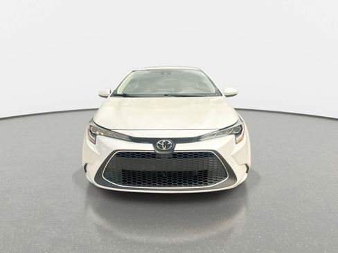Used 2022 Toyota Corolla XLE FWD image 3