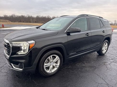 Used 2022 GMC Terrain SLE w/ Driver Convenience Package image 1