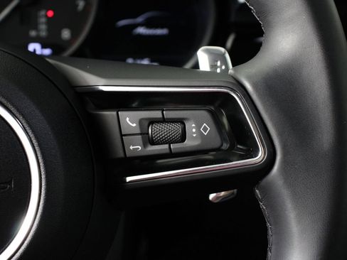 Certified 2025 Porsche Macan image 15