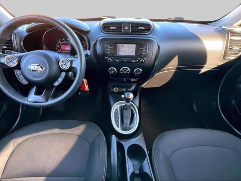 Used 2016 Kia Soul + image 14