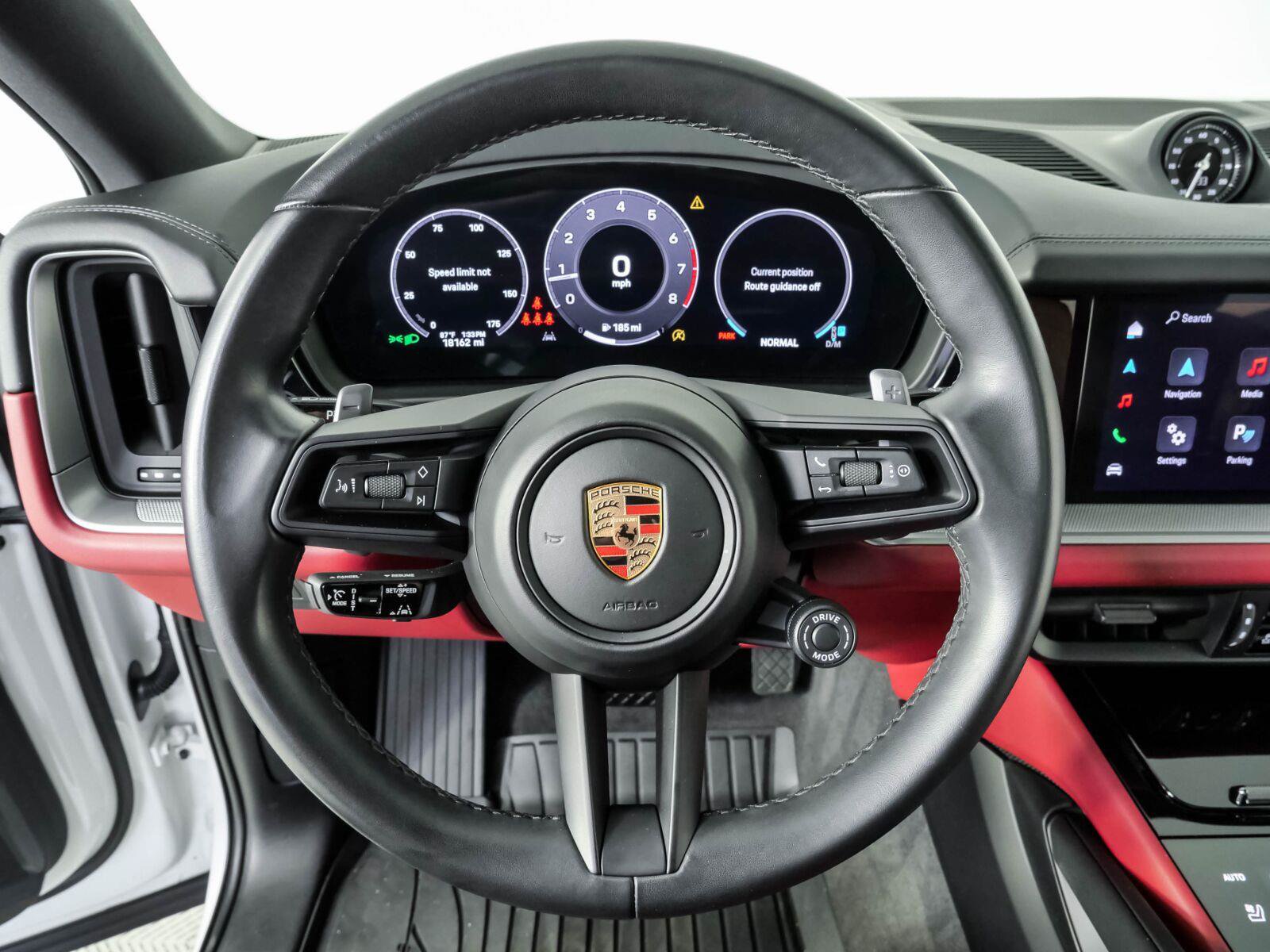 Used 2024 Porsche Cayenne Coupe AWD/4WD image 9