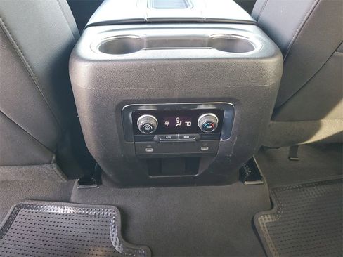 Used 2023 Chevrolet Suburban LT image 12