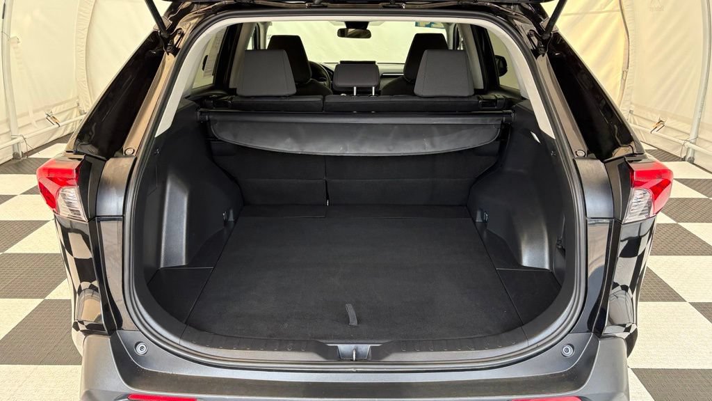 Used 2024 Toyota RAV4 XLE FWD image 4