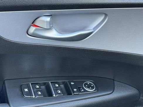 Used 2024 Kia Forte LXS image 19