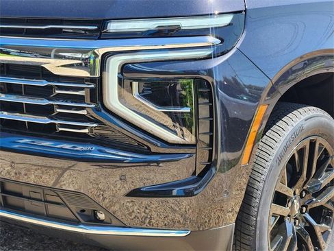 New 2025 Chevrolet Suburban Premier image 6