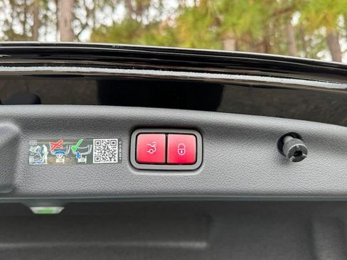 Used 2025 Mercedes-Benz C 300 Sedan image 16