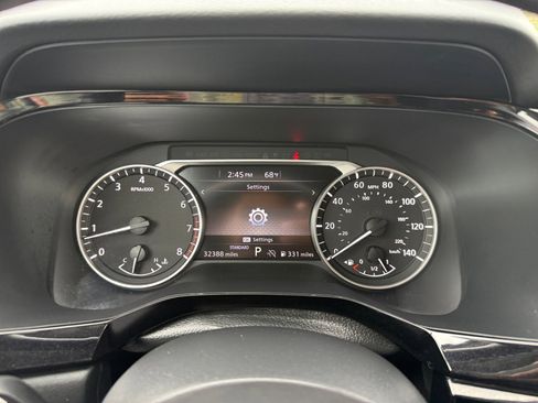 Used 2025 Nissan Pathfinder SV FWD image 11