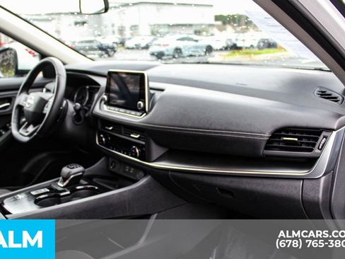 Used 2025 Nissan Rogue SV image 23