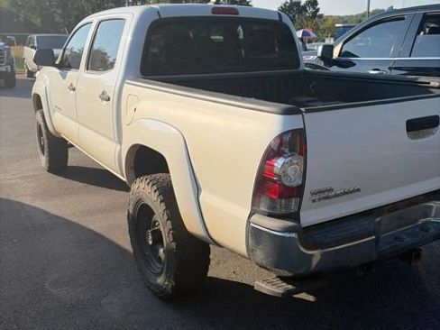 Used 2014 Toyota Tacoma 4x4 Double Cab w/ SR5 Package image 4