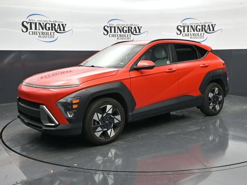Used 2025 Hyundai Kona SEL FWD image 3