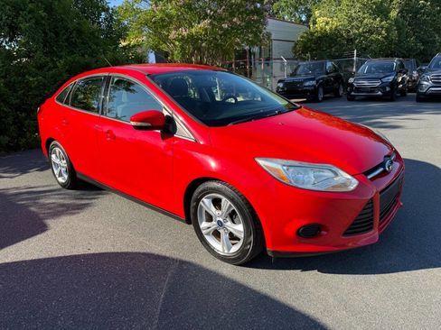 Used 2014 Ford Focus SE FWD image 2