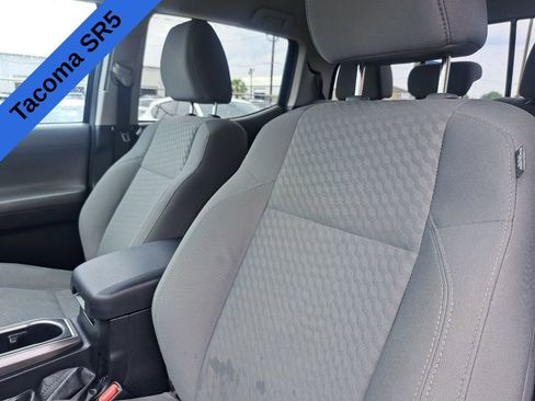 Used 2020 Toyota Tacoma SR5 AWD/4WD image 18