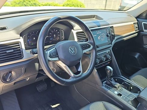 Used 2023 Volkswagen Atlas SE w/ Panoramic Sunroof Package FWD image 17