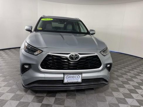 Used 2022 Toyota Highlander XLE AWD/4WD image 3