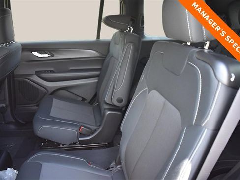 New 2025 Jeep Grand Cherokee L Laredo w/ Luxury Tech Group I image 16