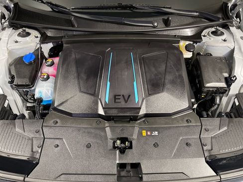 Certified 2024 Hyundai Ioniq 5 SEL image 9