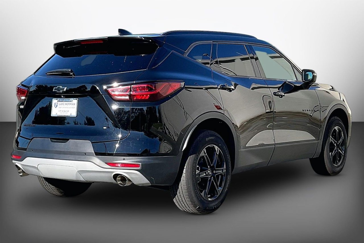 Used 2025 Chevrolet Blazer LT w/ Midnight/Sport Edition FWD image 8