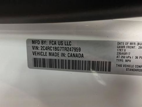 Used 2026 Chrysler Pacifica Select FWD image 28