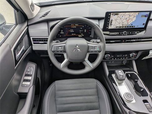 New 2025 Mitsubishi Outlander SE image 30
