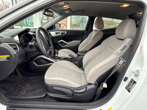 Used 2013 Hyundai Veloster image 11