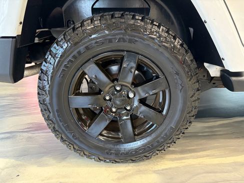 Used 2014 Jeep Wrangler Unlimited Sahara AWD/4WD image 21