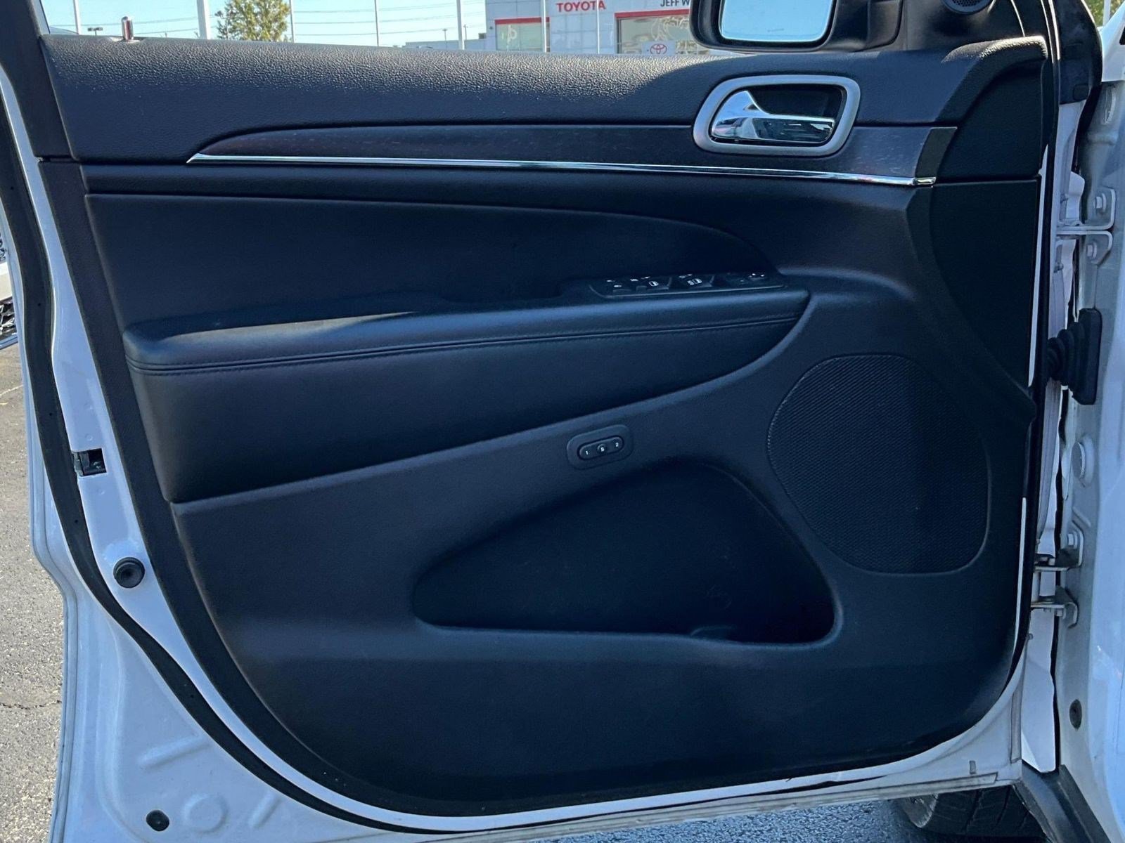 Used 2018 Jeep Grand Cherokee Limited AWD/4WD image 18