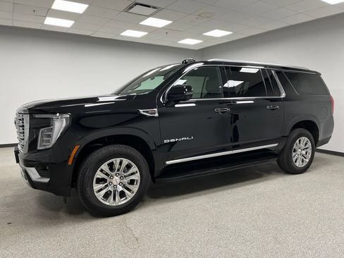 Used 2025 GMC Yukon XL Denali AWD/4WD image 6