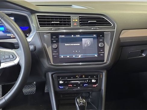 Used 2022 Volkswagen Tiguan SE image 18