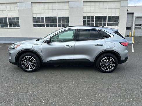 Used 2022 Ford Escape Titanium w/ Titanium Premium Package FWD image 3