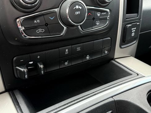 Used 2018 RAM 1500 SLT AWD/4WD image 39