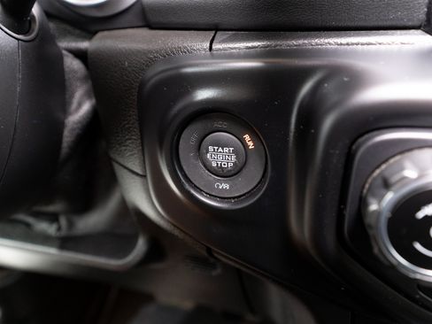 Used 2020 Jeep Wrangler Unlimited Sahara AWD/4WD image 31