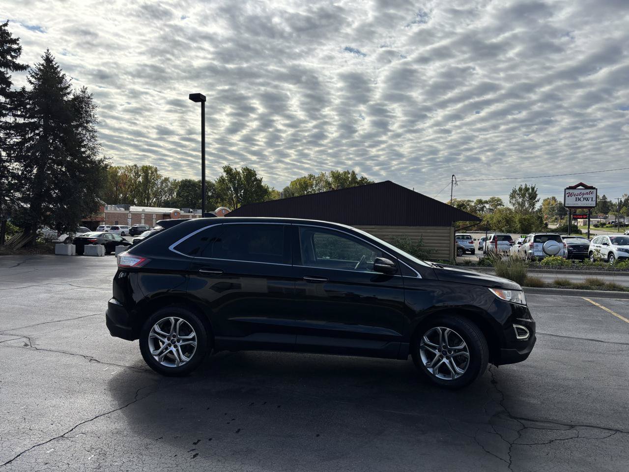 Used 2016 Ford Edge Titanium AWD/4WD image 10