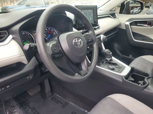 Used 2020 Toyota RAV4 XLE image 18