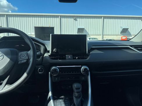 Used 2025 Toyota RAV4 XLE image 18