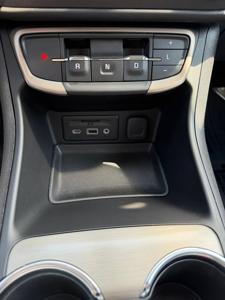 Used 2024 GMC Terrain Denali w/ Denali Premium Package AWD/4WD image 16