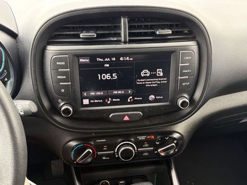Used 2025 Kia Soul LX w/ LX Technology Package FWD image 18