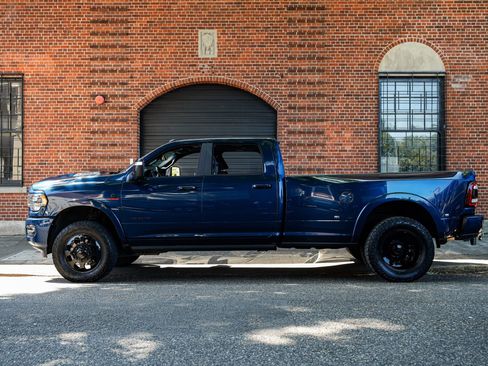 Used 2024 RAM 3500 Limited w/ Night Edition AWD/4WD image 7