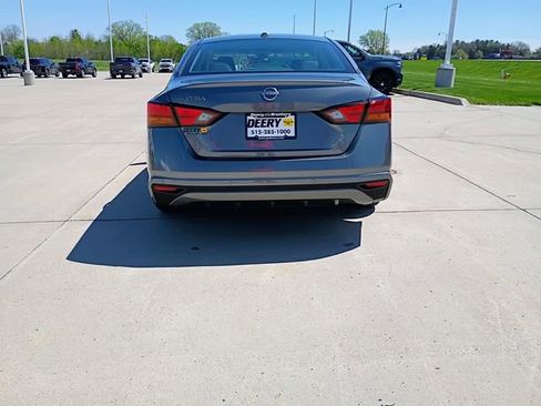 Used 2025 Nissan Altima 2.5 SV FWD image 12