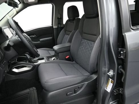 Used 2026 Nissan Frontier SV RWD image 11