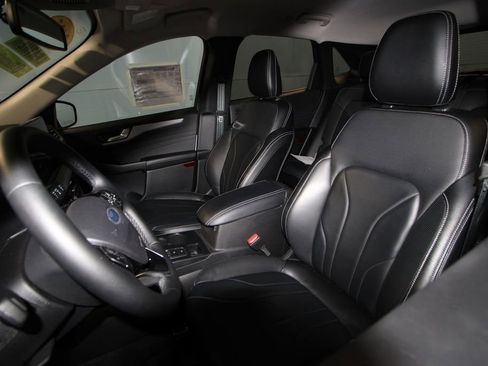 Used 2025 Ford Escape SE w/ PHEV Premium Package image 4