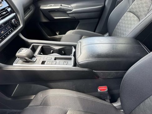 Used 2024 Nissan Pathfinder SV FWD image 21